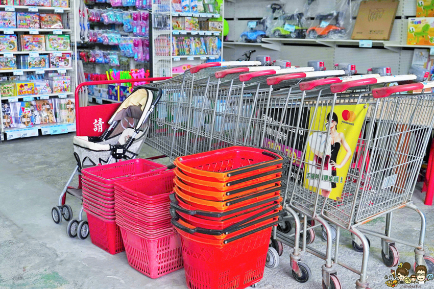 超過百坪最大廠的花鹿鹿玩具倉庫，上萬件商品、超過千樣免百元玩具生活雜貨 X 鹿港老街吃喝一把罩 - 跟著尼力吃喝玩樂＆親子生活