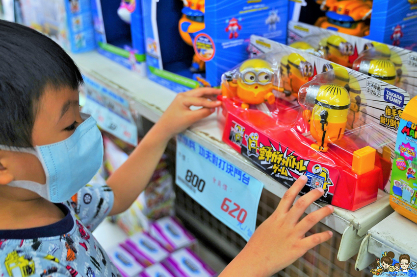 超過百坪最大廠的花鹿鹿玩具倉庫，上萬件商品、超過千樣免百元玩具生活雜貨 X 鹿港老街吃喝一把罩 - 跟著尼力吃喝玩樂＆親子生活
