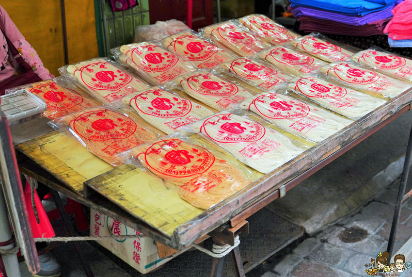 超過百坪最大廠的花鹿鹿玩具倉庫，上萬件商品、超過千樣免百元玩具生活雜貨 X 鹿港老街吃喝一把罩 - 跟著尼力吃喝玩樂＆親子生活