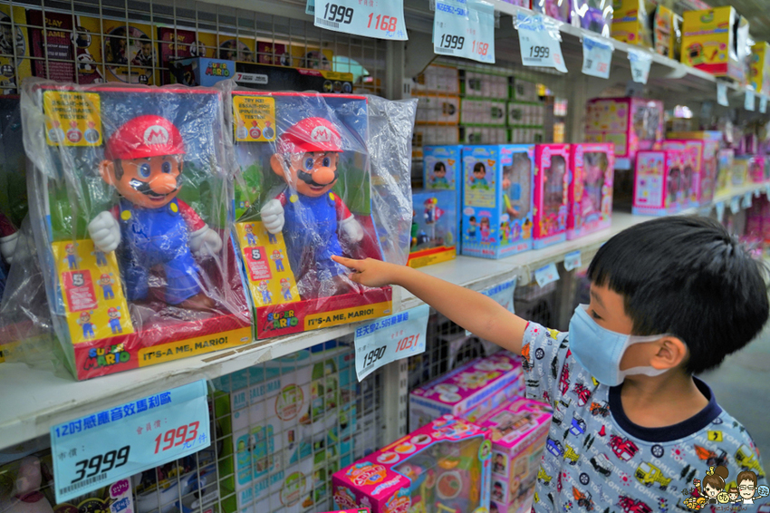 超過百坪最大廠的花鹿鹿玩具倉庫，上萬件商品、超過千樣免百元玩具生活雜貨 X 鹿港老街吃喝一把罩 - 跟著尼力吃喝玩樂＆親子生活
