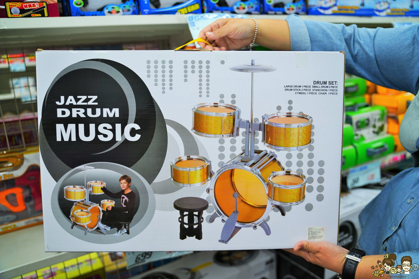 超過百坪最大廠的花鹿鹿玩具倉庫，上萬件商品、超過千樣免百元玩具生活雜貨 X 鹿港老街吃喝一把罩 - 跟著尼力吃喝玩樂＆親子生活