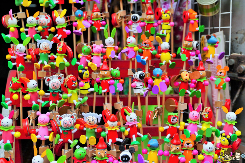 超過百坪最大廠的花鹿鹿玩具倉庫，上萬件商品、超過千樣免百元玩具生活雜貨 X 鹿港老街吃喝一把罩 - 跟著尼力吃喝玩樂＆親子生活