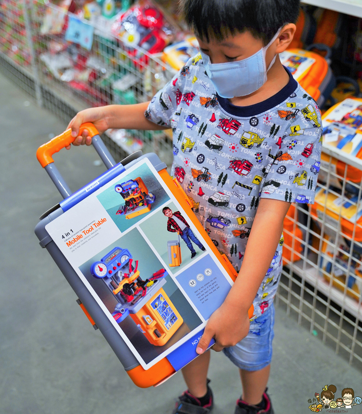 超過百坪最大廠的花鹿鹿玩具倉庫，上萬件商品、超過千樣免百元玩具生活雜貨 X 鹿港老街吃喝一把罩 - 跟著尼力吃喝玩樂＆親子生活