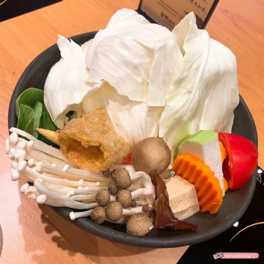 永和全新開幕火鍋！湯底每日現煮，超推！豪華又新鮮的海鮮＆肉盤～還有飲料、冰淇淋吃到飽～丹尼的吃喝玩樂～