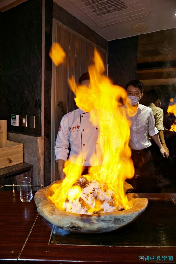 【忠孝復興】東方富御精緻料理-網評4.4星的豪華浮誇的精緻中菜,驚豔好吃、價格實惠,母親節全家宴請媽媽最適合!