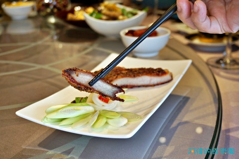 【忠孝復興】東方富御精緻料理-網評4.4星的豪華浮誇的精緻中菜,驚豔好吃、價格實惠,母親節全家宴請媽媽最適合!