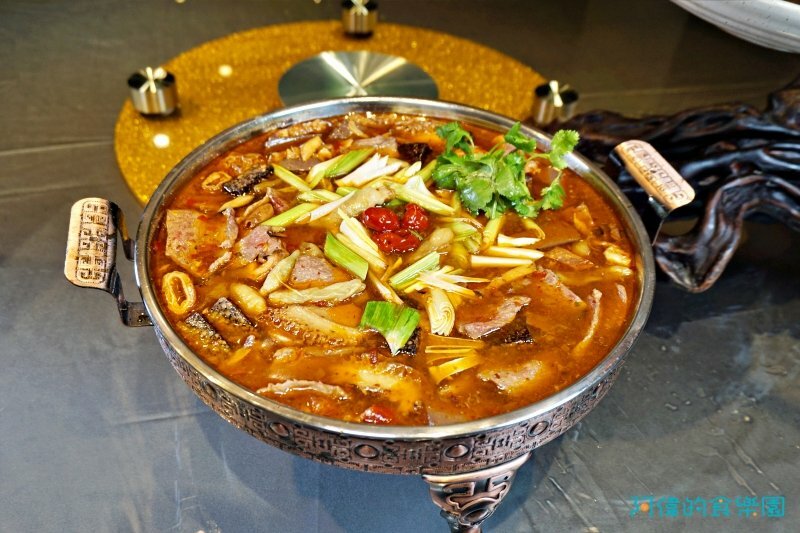 【忠孝復興】東方富御精緻料理-網評4.4星的豪華浮誇的精緻中菜,驚豔好吃、價格實惠,母親節全家宴請媽媽最適合!