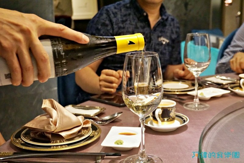 【忠孝復興】東方富御精緻料理-網評4.4星的豪華浮誇的精緻中菜,驚豔好吃、價格實惠,母親節全家宴請媽媽最適合!