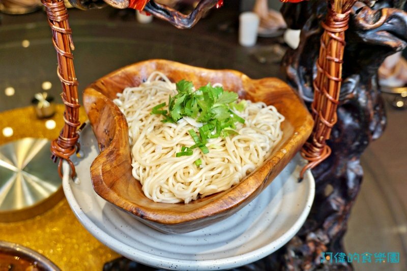 【忠孝復興】東方富御精緻料理-網評4.4星的豪華浮誇的精緻中菜,驚豔好吃、價格實惠,母親節全家宴請媽媽最適合!