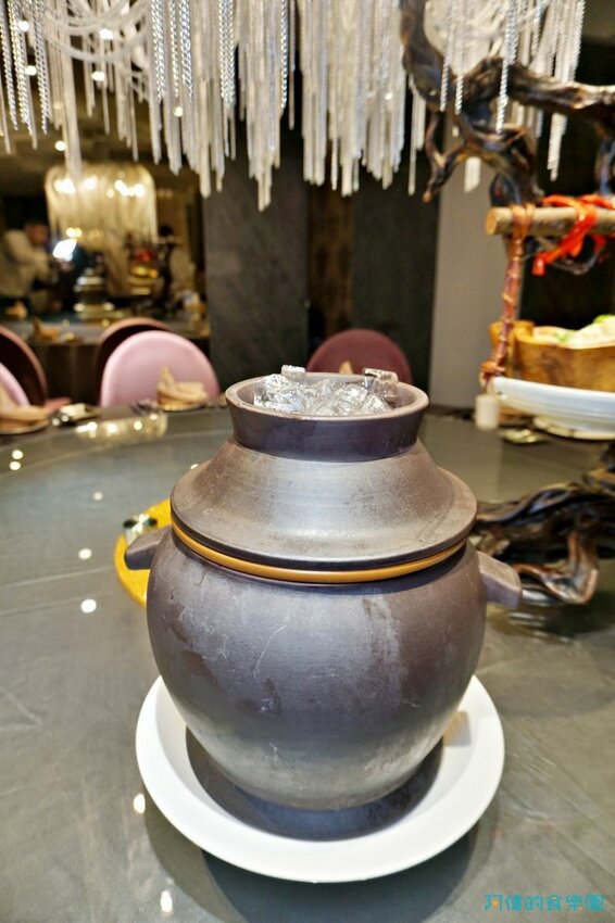 【忠孝復興】東方富御精緻料理-網評4.4星的豪華浮誇的精緻中菜,驚豔好吃、價格實惠,母親節全家宴請媽媽最適合!