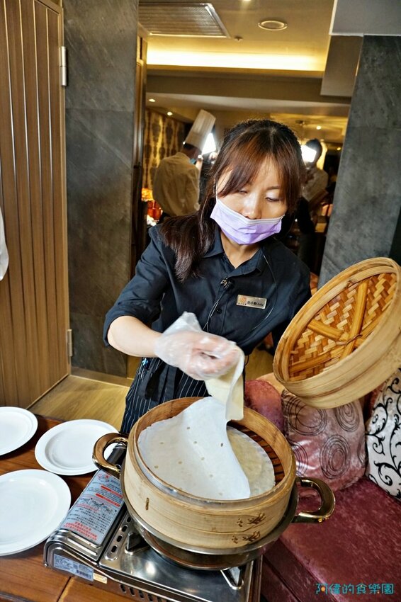 【忠孝復興】東方富御精緻料理-網評4.4星的豪華浮誇的精緻中菜,驚豔好吃、價格實惠,母親節全家宴請媽媽最適合!