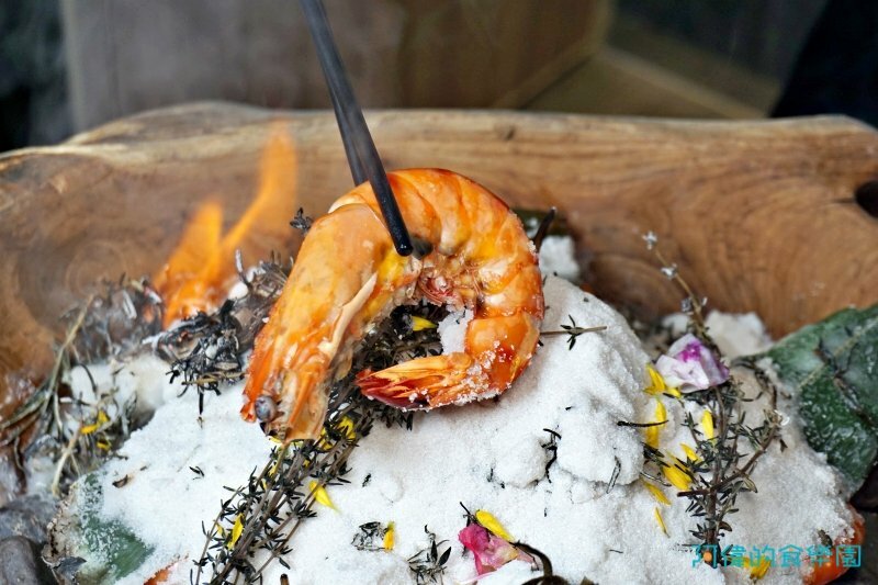 【忠孝復興】東方富御精緻料理-網評4.4星的豪華浮誇的精緻中菜,驚豔好吃、價格實惠,母親節全家宴請媽媽最適合!