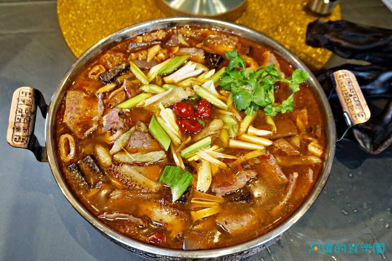 【忠孝復興】東方富御精緻料理-網評4.4星的豪華浮誇的精緻中菜,驚豔好吃、價格實惠,母親節全家宴請媽媽最適合!