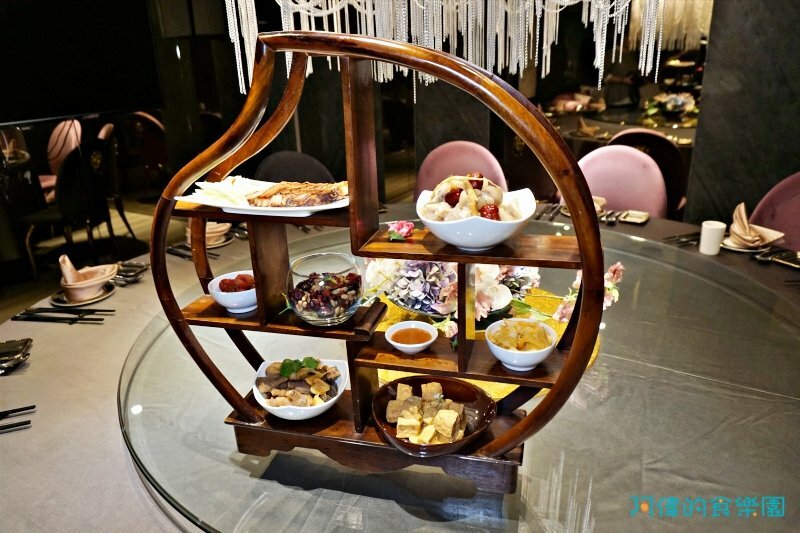 【忠孝復興】東方富御精緻料理-網評4.4星的豪華浮誇的精緻中菜,驚豔好吃、價格實惠,母親節全家宴請媽媽最適合!