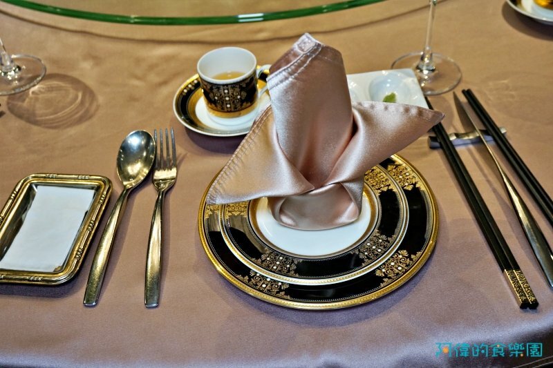 【忠孝復興】東方富御精緻料理-網評4.4星的豪華浮誇的精緻中菜,驚豔好吃、價格實惠,母親節全家宴請媽媽最適合!