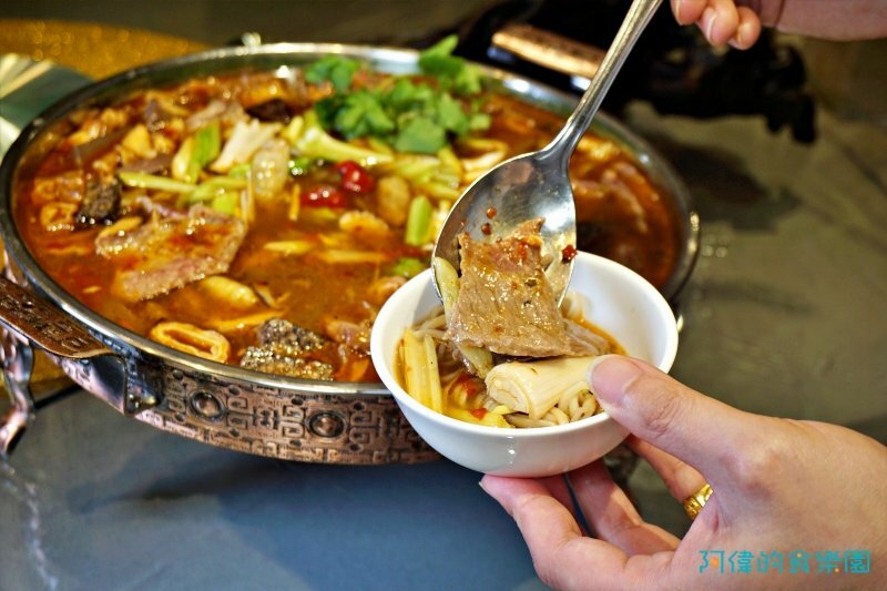 【忠孝復興】東方富御精緻料理-網評4.4星的豪華浮誇的精緻中菜,驚豔好吃、價格實惠,母親節全家宴請媽媽最適合!