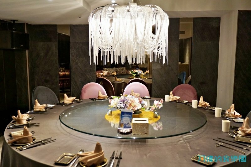 【忠孝復興】東方富御精緻料理-網評4.4星的豪華浮誇的精緻中菜,驚豔好吃、價格實惠,母親節全家宴請媽媽最適合!