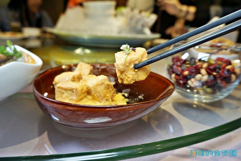 【忠孝復興】東方富御精緻料理-網評4.4星的豪華浮誇的精緻中菜,驚豔好吃、價格實惠,母親節全家宴請媽媽最適合!