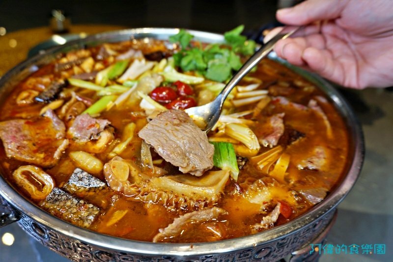 【忠孝復興】東方富御精緻料理-網評4.4星的豪華浮誇的精緻中菜,驚豔好吃、價格實惠,母親節全家宴請媽媽最適合!