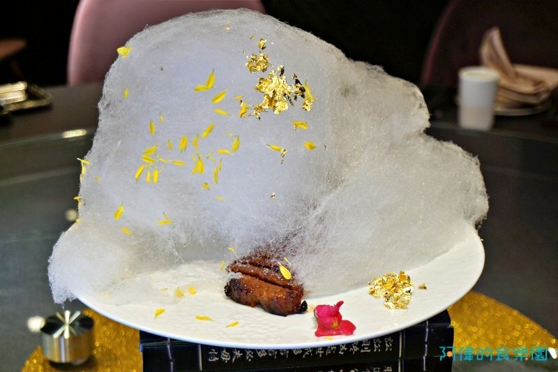 【忠孝復興】東方富御精緻料理-網評4.4星的豪華浮誇的精緻中菜,驚豔好吃、價格實惠,母親節全家宴請媽媽最適合!