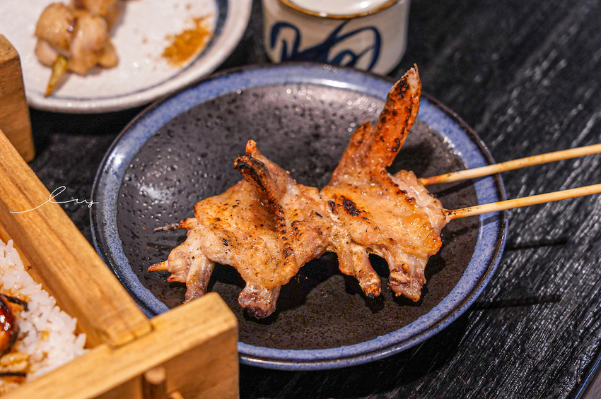 台中最好吃鰻魚飯,炭火直烤香氣超逼人,還有現熬全雞湯喝到飽,喝不完還能包回家~