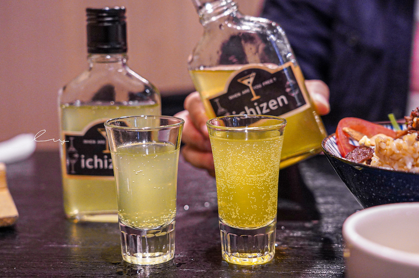 台中最好吃鰻魚飯,炭火直烤香氣超逼人,還有現熬全雞湯喝到飽,喝不完還能包回家~