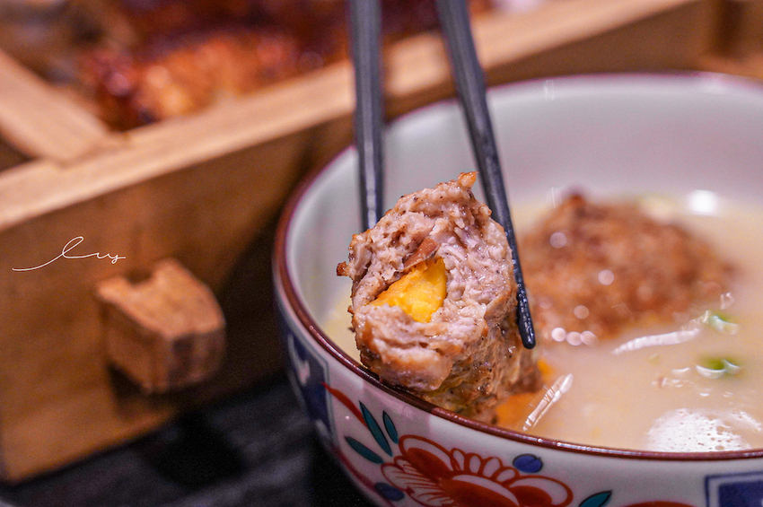 台中最好吃鰻魚飯,炭火直烤香氣超逼人,還有現熬全雞湯喝到飽,喝不完還能包回家~