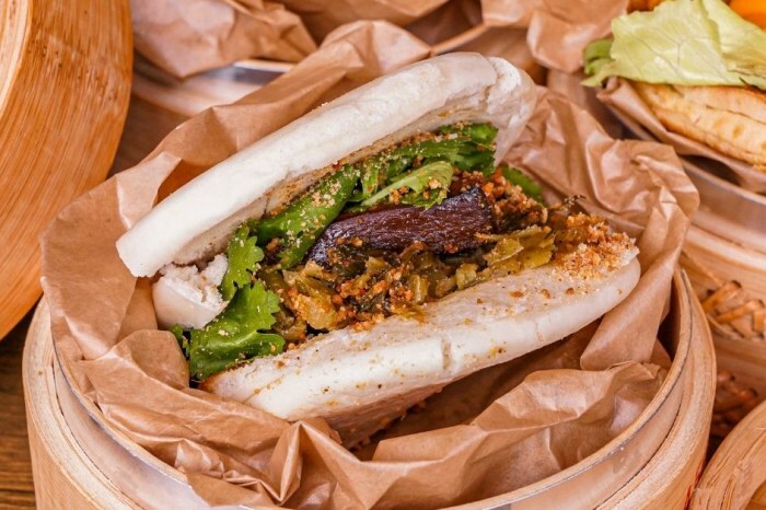 台中最好吃鰻魚飯,炭火直烤香氣超逼人,還有現熬全雞湯喝到飽,喝不完還能包回家~