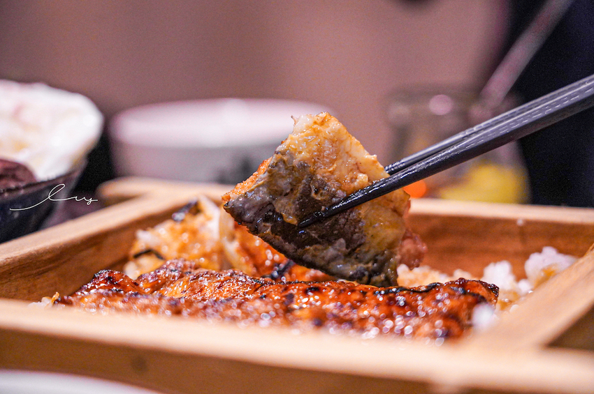 台中最好吃鰻魚飯,炭火直烤香氣超逼人,還有現熬全雞湯喝到飽,喝不完還能包回家~