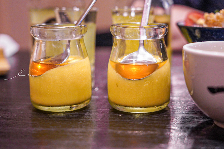 台中最好吃鰻魚飯,炭火直烤香氣超逼人,還有現熬全雞湯喝到飽,喝不完還能包回家~