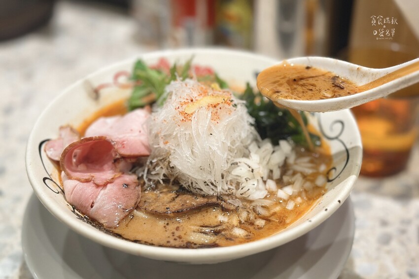 台北中山｜冠軍三連霸的人氣排隊拉麵！多元食材搭配推出各式限定