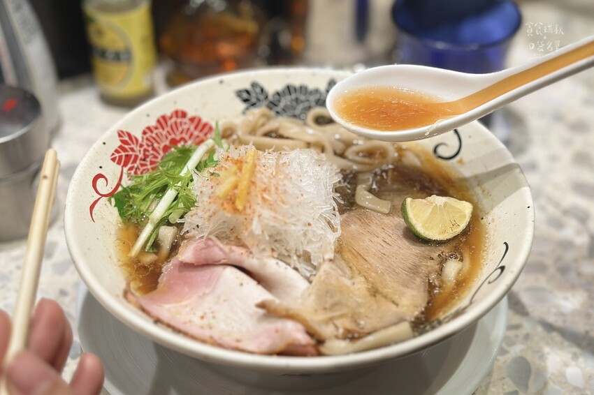 台北中山｜冠軍三連霸的人氣排隊拉麵！多元食材搭配推出各式限定