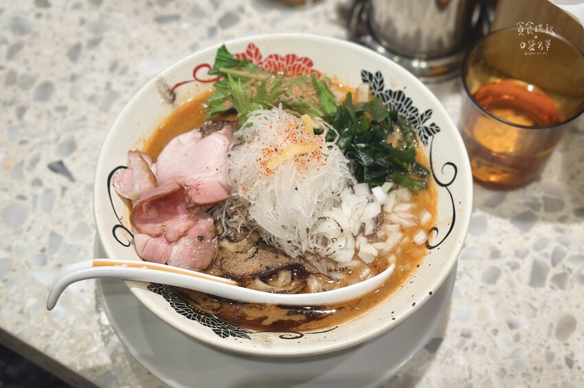 台北中山｜冠軍三連霸的人氣排隊拉麵！多元食材搭配推出各式限定