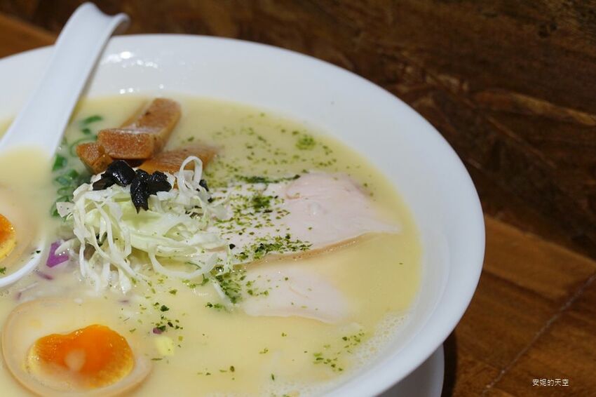 [ 新莊美食 讓麵煮一會 雞白湯らーめん ]平價雞白湯拉麵 溫暖新莊人的胃 - 安妮的天空