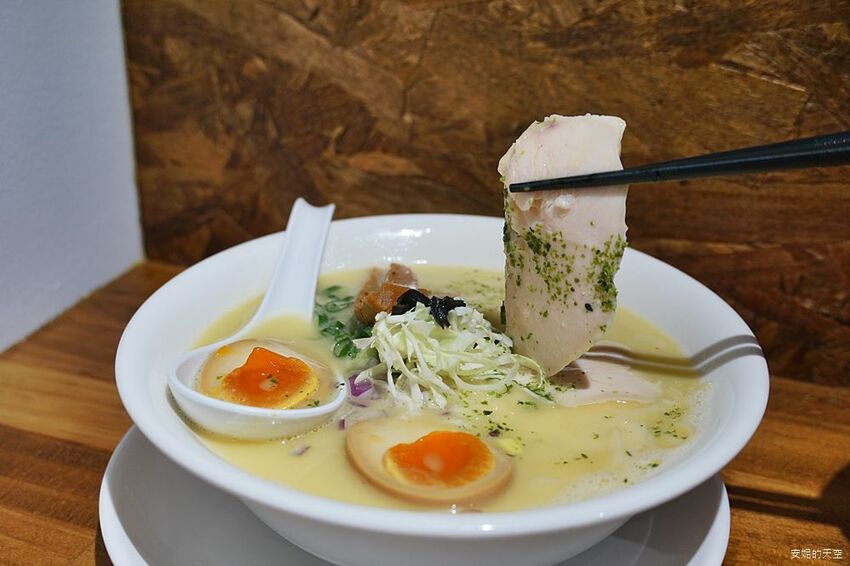 [ 新莊美食 讓麵煮一會 雞白湯らーめん ]平價雞白湯拉麵 溫暖新莊人的胃 - 安妮的天空