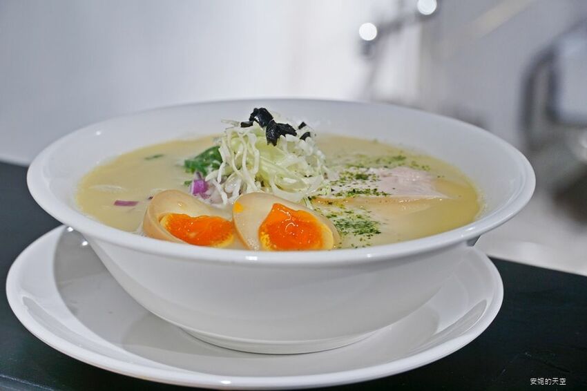 [ 新莊美食 讓麵煮一會 雞白湯らーめん ]平價雞白湯拉麵 溫暖新莊人的胃 - 安妮的天空