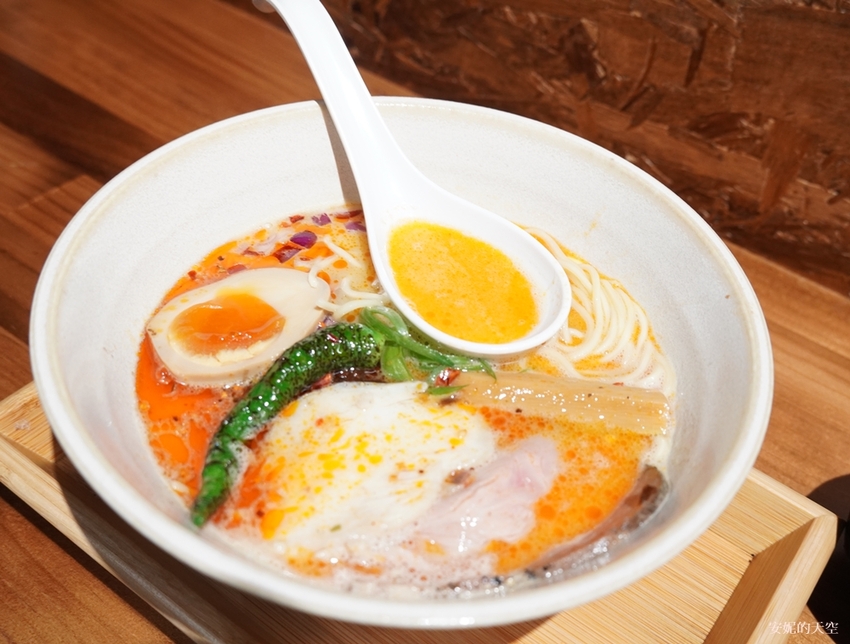 [ 新莊美食 讓麵煮一會 雞白湯らーめん ]平價雞白湯拉麵 溫暖新莊人的胃 - 安妮的天空