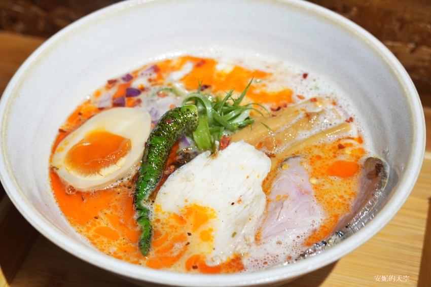 [ 新莊美食 讓麵煮一會 雞白湯らーめん ]平價雞白湯拉麵 溫暖新莊人的胃 - 安妮的天空