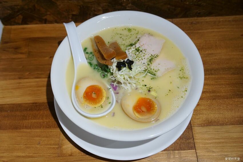 [ 新莊美食 讓麵煮一會 雞白湯らーめん ]平價雞白湯拉麵 溫暖新莊人的胃 - 安妮的天空