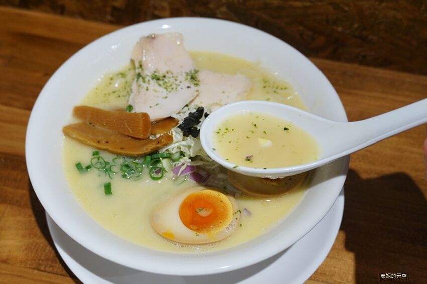 [ 新莊美食 讓麵煮一會 雞白湯らーめん ]平價雞白湯拉麵 溫暖新莊人的胃 - 安妮的天空