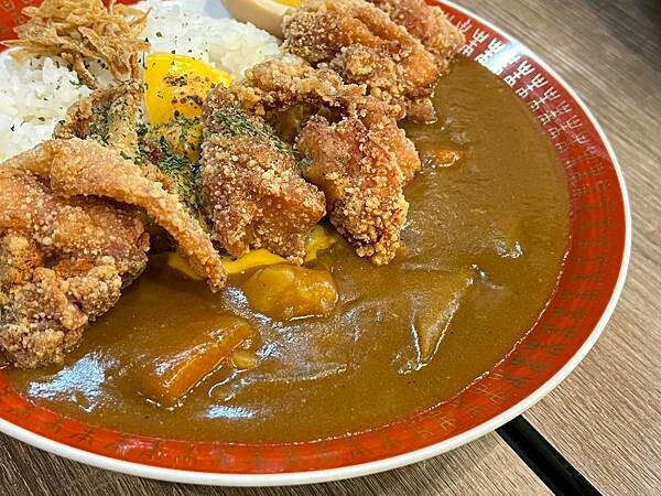 ＋（板橋咖哩）小吉咖哩文化店～超濃咖哩飯專賣店！土魠魚、獅子