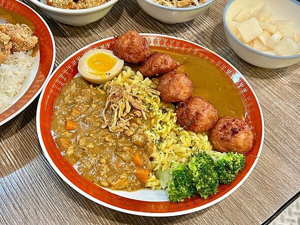＋（板橋咖哩）小吉咖哩文化店～超濃咖哩飯專賣店！土魠魚、獅子