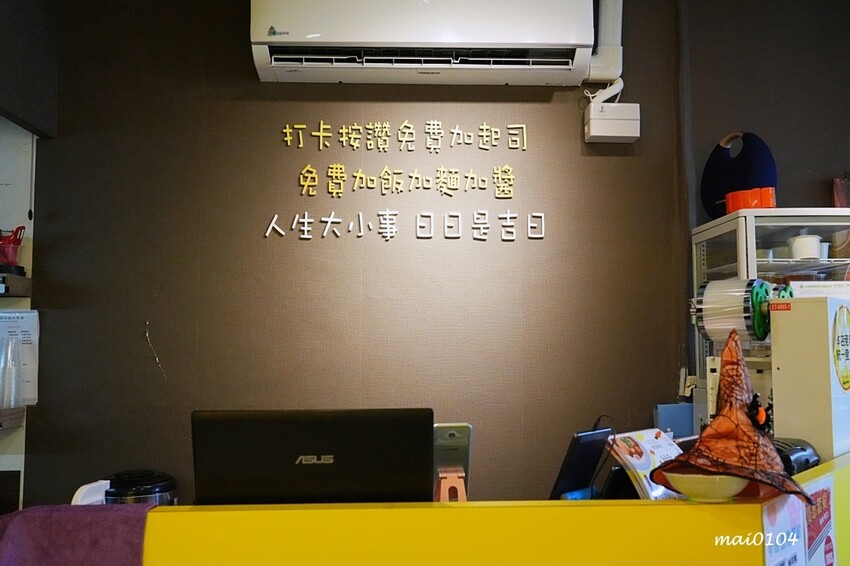 板橋美食｜小吉咖哩板橋文化店～免費加飯加麵加醬吃到飽，打卡按讚還免費加起司，還嚐的到雙醬咖哩，炸物、