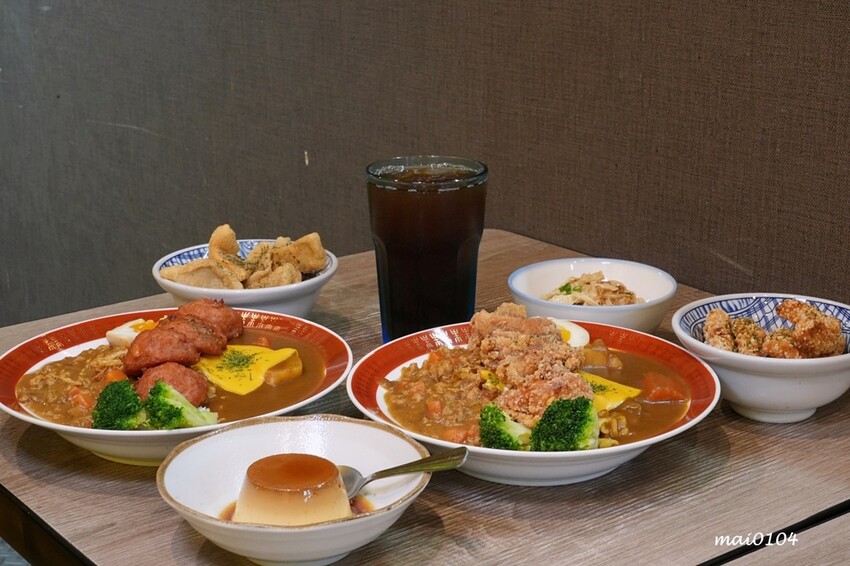 板橋美食｜小吉咖哩板橋文化店～免費加飯加麵加醬吃到飽，打卡按讚還免費加起司，還嚐的到雙醬咖哩，炸物、