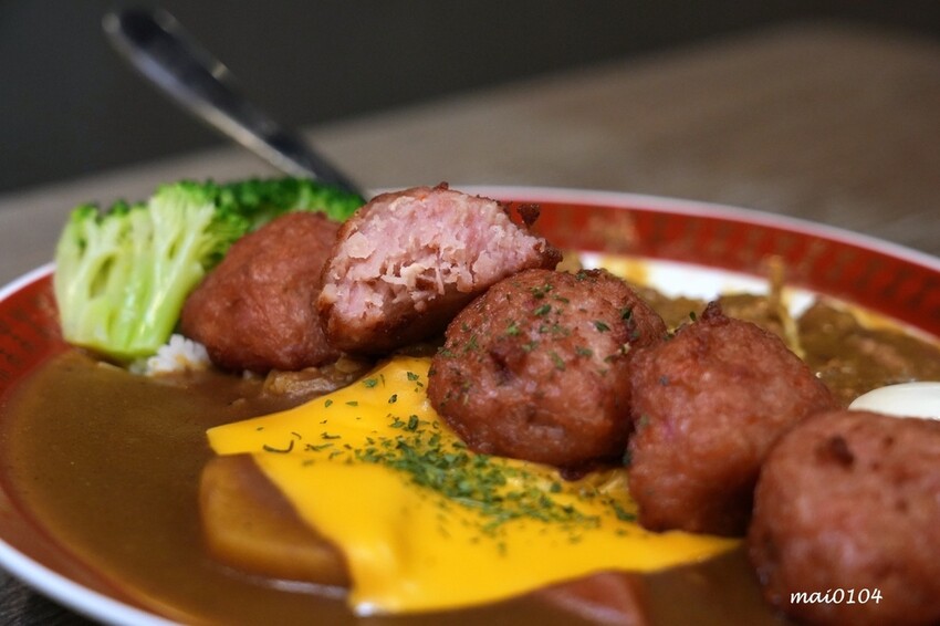 板橋美食｜小吉咖哩板橋文化店～免費加飯加麵加醬吃到飽，打卡按讚還免費加起司，還嚐的到雙醬咖哩，炸物、