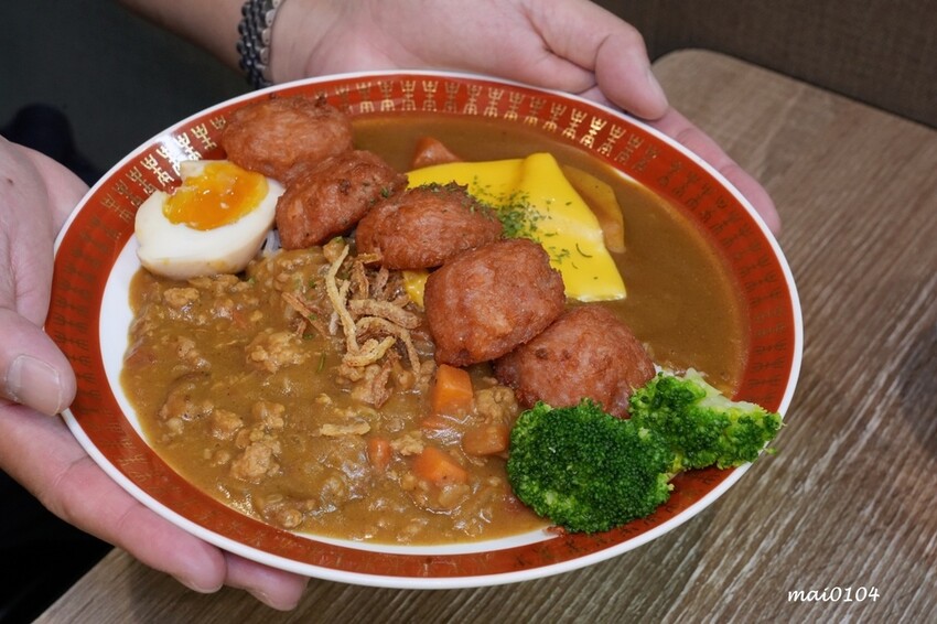 板橋美食｜小吉咖哩板橋文化店～免費加飯加麵加醬吃到飽，打卡按讚還免費加起司，還嚐的到雙醬咖哩，炸物、