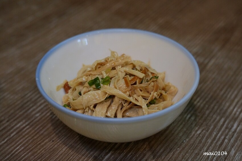 板橋美食｜小吉咖哩板橋文化店～免費加飯加麵加醬吃到飽，打卡按讚還免費加起司，還嚐的到雙醬咖哩，炸物、