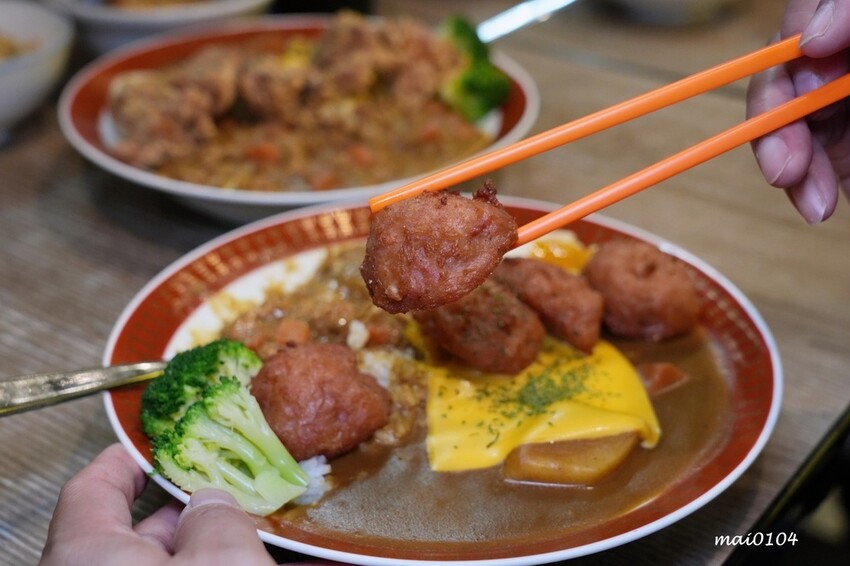 板橋美食｜小吉咖哩板橋文化店～免費加飯加麵加醬吃到飽，打卡按讚還免費加起司，還嚐的到雙醬咖哩，炸物、