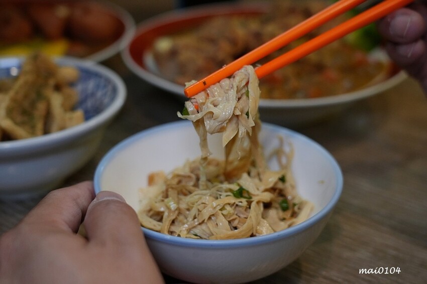 板橋美食｜小吉咖哩板橋文化店～免費加飯加麵加醬吃到飽，打卡按讚還免費加起司，還嚐的到雙醬咖哩，炸物、