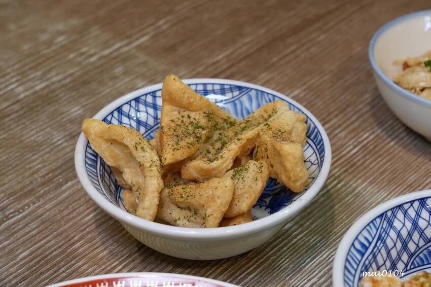 板橋美食｜小吉咖哩板橋文化店～免費加飯加麵加醬吃到飽，打卡按讚還免費加起司，還嚐的到雙醬咖哩，炸物、